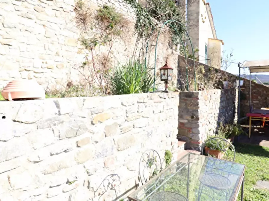 Immagine 38 di Villetta a schiera in vendita  in Via Roma a Bucine