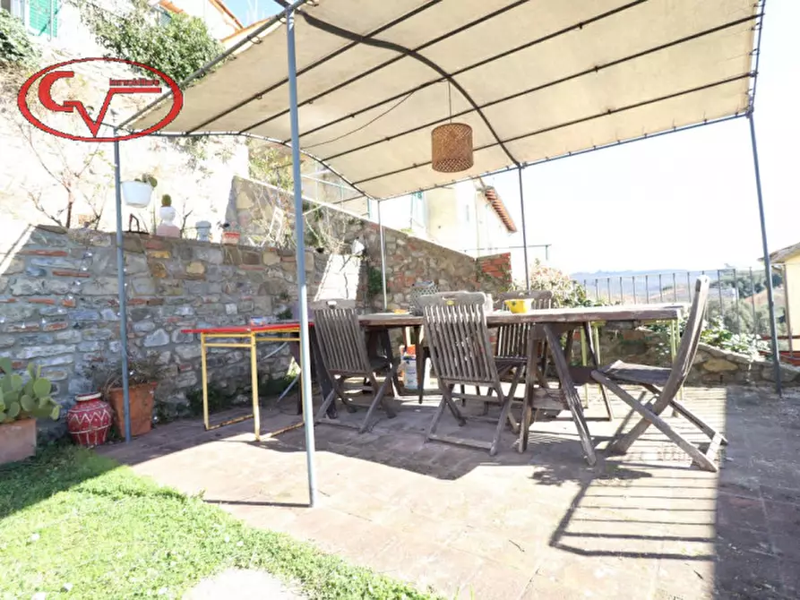 Immagine 40 di Villetta a schiera in vendita  in Via Roma a Bucine