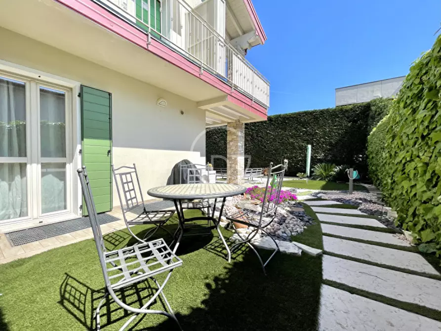 Immagine 1 di Appartamento in vendita  in Viale Marconi a Padenghe Sul Garda