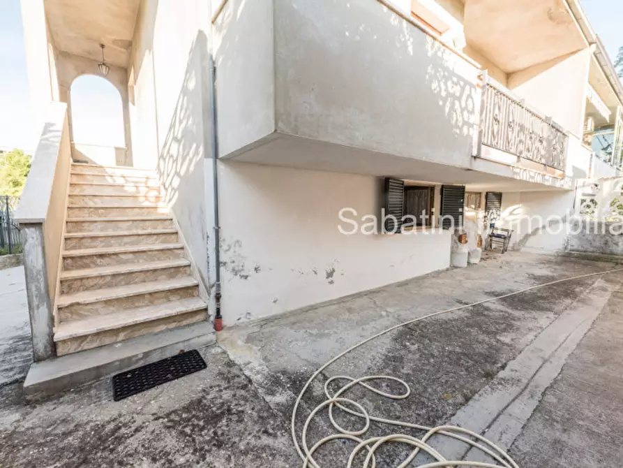 Immagine 38 di Casa bifamiliare in vendita  in Str. Vicinale Case Salvatore, 8 a Pescara