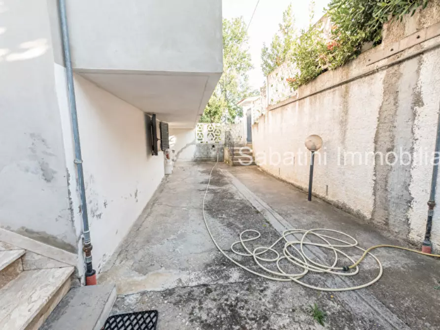Immagine 45 di Casa bifamiliare in vendita  in Str. Vicinale Case Salvatore, 8 a Pescara