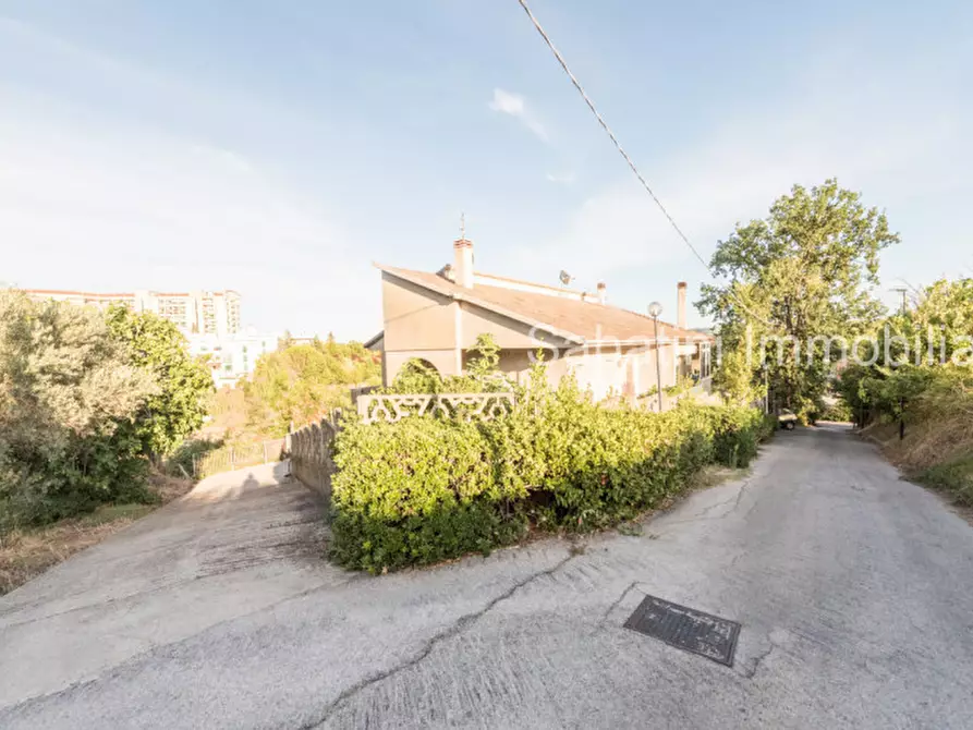 Immagine 49 di Casa bifamiliare in vendita  in Str. Vicinale Case Salvatore, 8 a Pescara