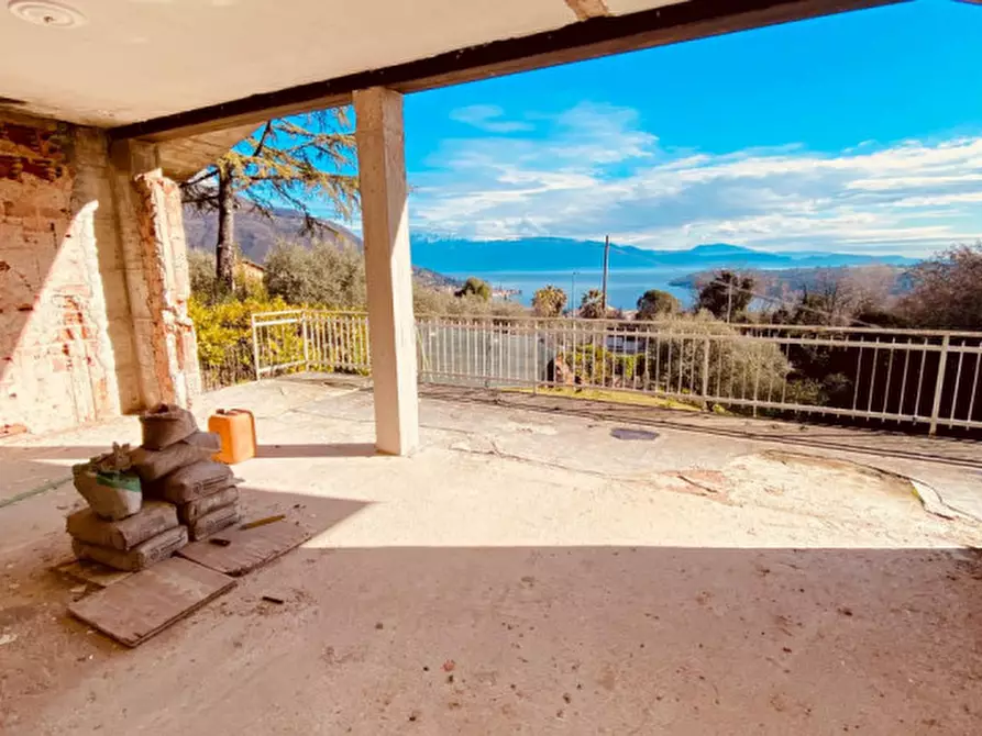 Immagine 8 di Villa in vendita  a Salò