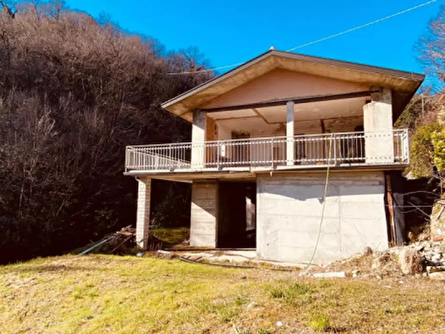 Immagine 15 di Villa in vendita  a Salò