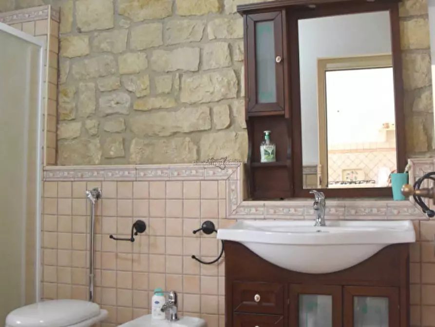 Immagine 21 di Casa indipendente in vendita  in via modica noto a Modica