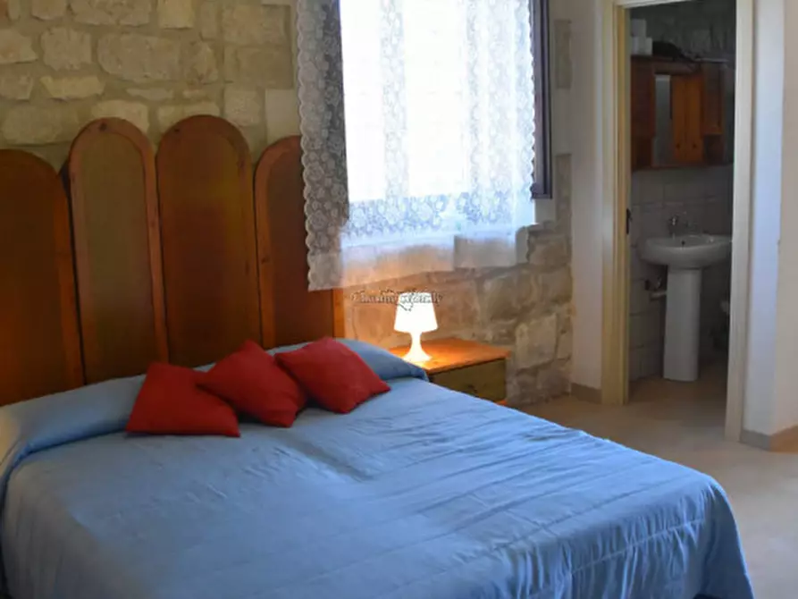 Immagine 43 di Casa indipendente in vendita  in via modica noto a Modica
