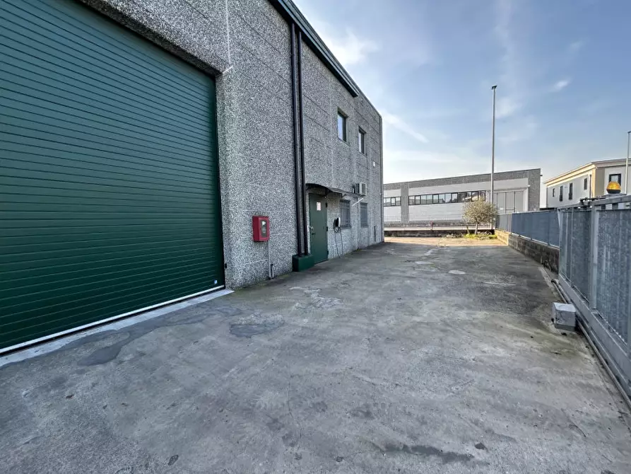 Immagine 2 di Capannone industriale in vendita  in Via dell'Industria 8 a Orzivecchi