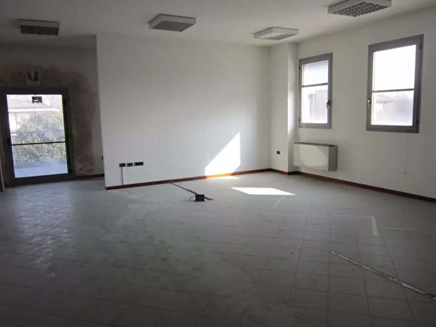 Immagine 13 di Ufficio in vendita  a Asola