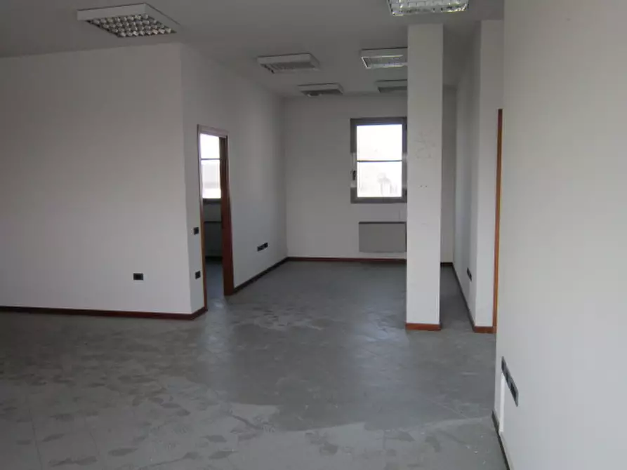 Immagine 15 di Ufficio in vendita  a Asola