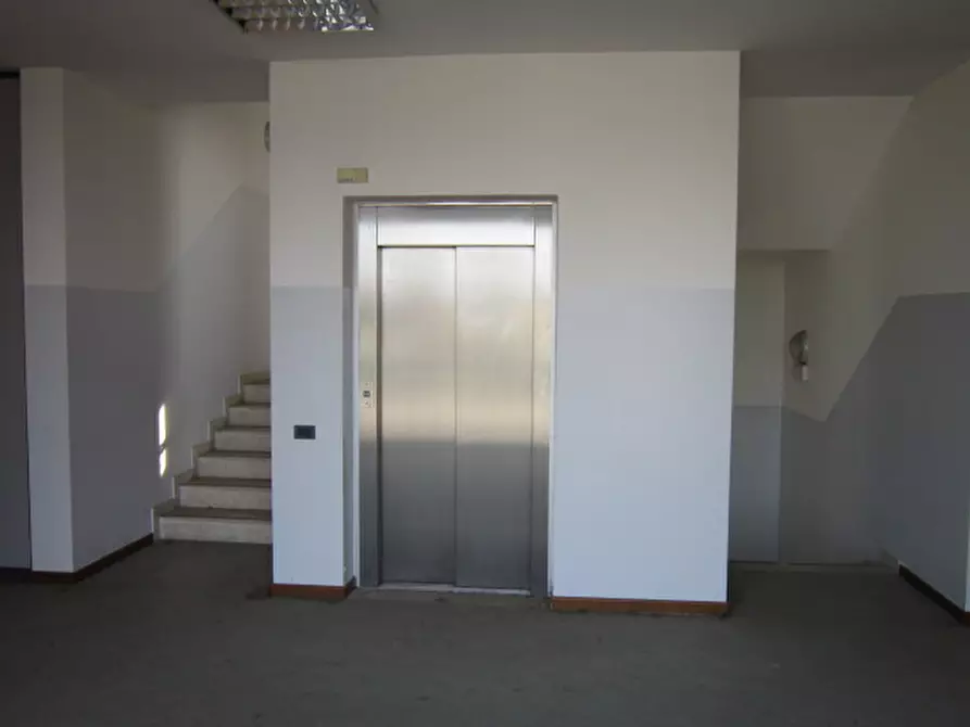 Immagine 23 di Ufficio in vendita  a Asola