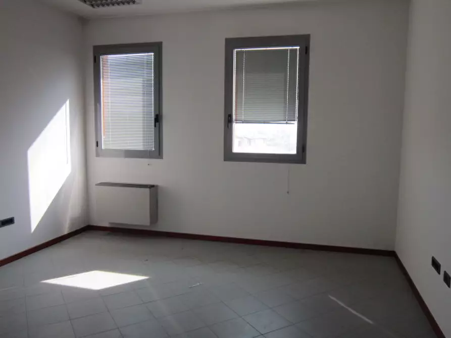 Immagine 26 di Ufficio in vendita  a Asola