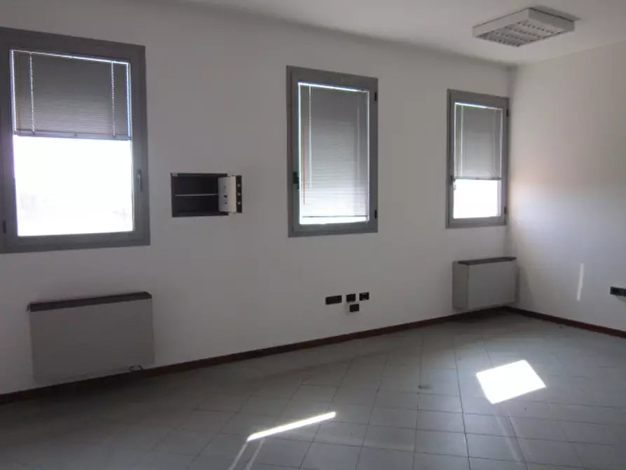 Immagine 28 di Ufficio in vendita  a Asola