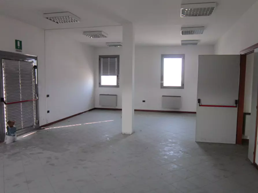Immagine 29 di Ufficio in vendita  a Asola