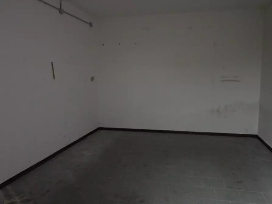 Immagine 31 di Ufficio in vendita  a Asola