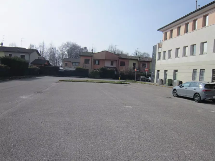 Immagine 33 di Ufficio in vendita  a Asola