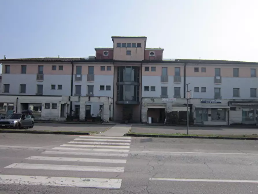 Immagine 35 di Ufficio in vendita  a Asola