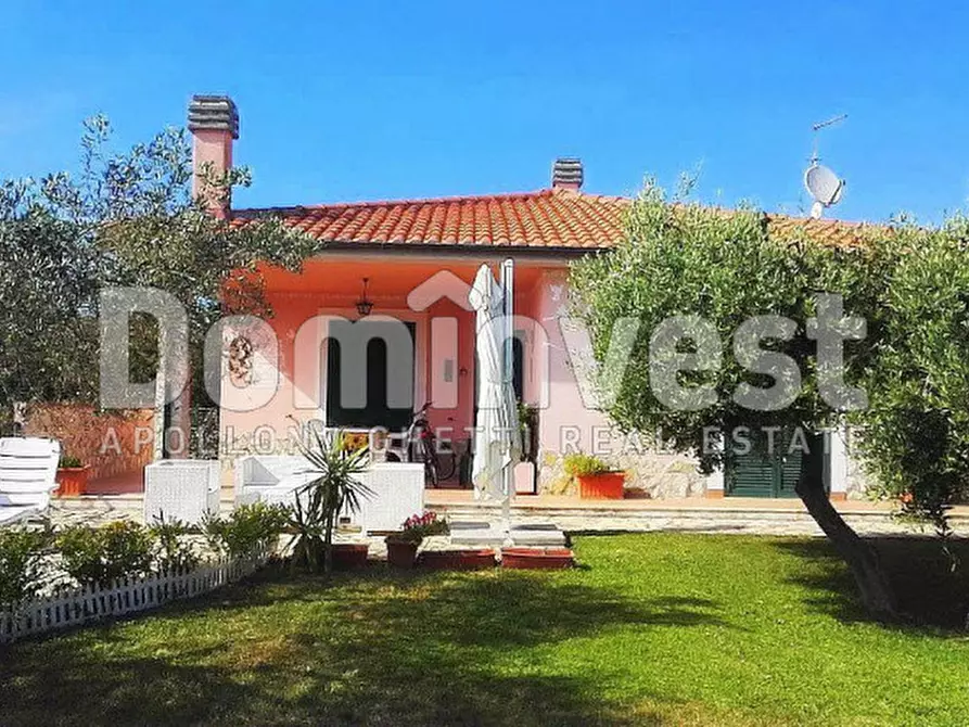 Immagine 1 di Villa in vendita  in Via piemonte a Capalbio