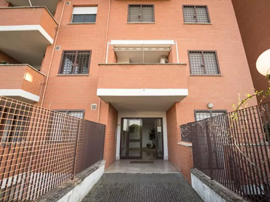 Immagine 1 di Appartamento in vendita  in Via del Podere Fiume a Roma