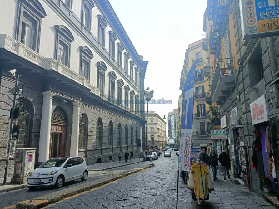 Immagine 1 di Attività commerciale in affitto  in Via Mezzocannone a Napoli