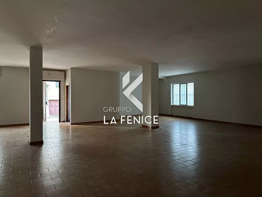 Immagine 21 di Negozio in vendita  in via Mafalda di Savoia a Locorotondo