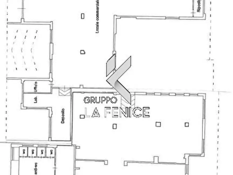 Immagine 28 di Negozio in vendita  in via Mafalda di Savoia a Locorotondo