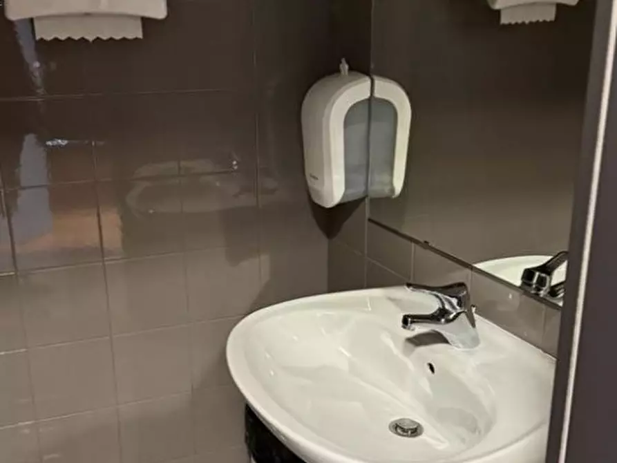 Immagine 7 di Ufficio in affitto  in via vittorio emanuele a Alba