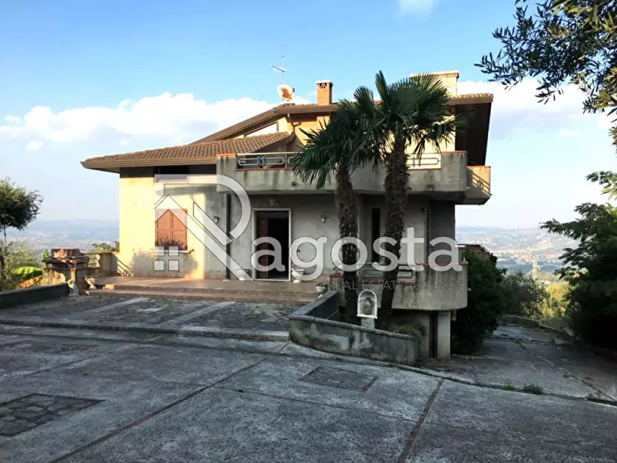 Immagine 1 di Villa in vendita  in Via Cefalo Grifi a Torre Le Nocelle