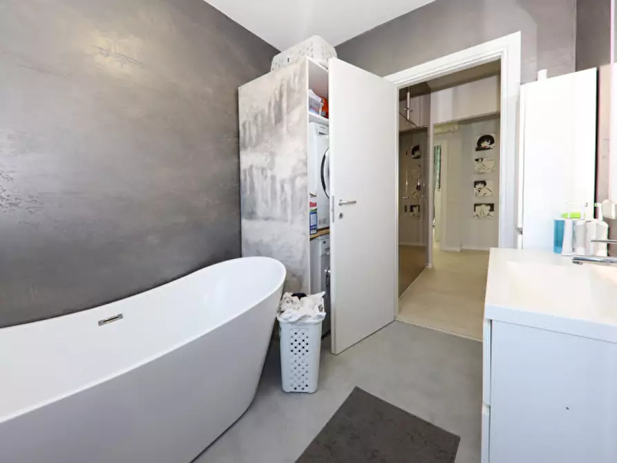 Immagine 23 di Appartamento in vendita  in Via Giovanni Pierluigi da Palestrina 10 a Besana In Brianza