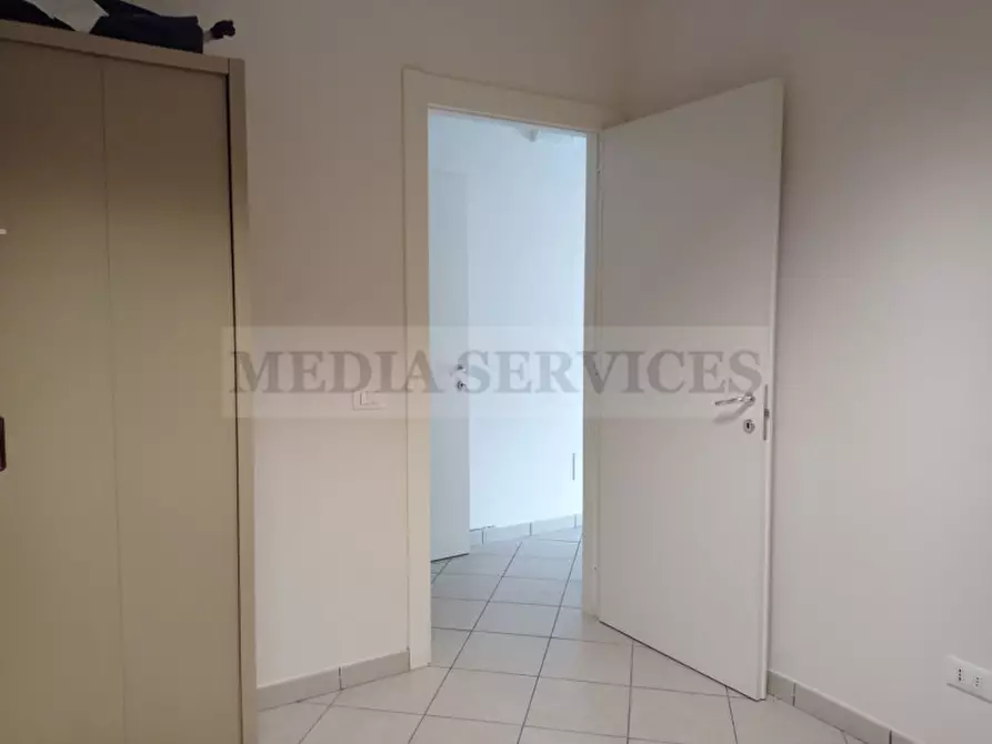 Immagine 2 di Negozio in affitto  in via Salvadeo, 12 a Tromello