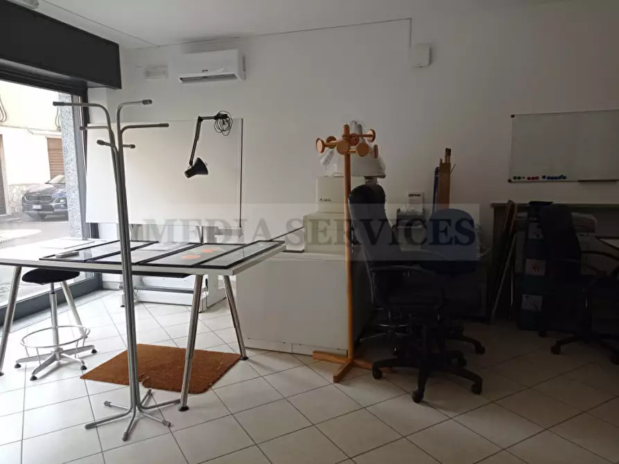 Immagine 8 di Negozio in affitto  in via Salvadeo, 12 a Tromello