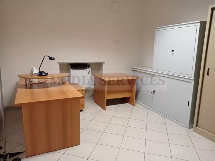 Immagine 11 di Negozio in affitto  in via Salvadeo, 12 a Tromello