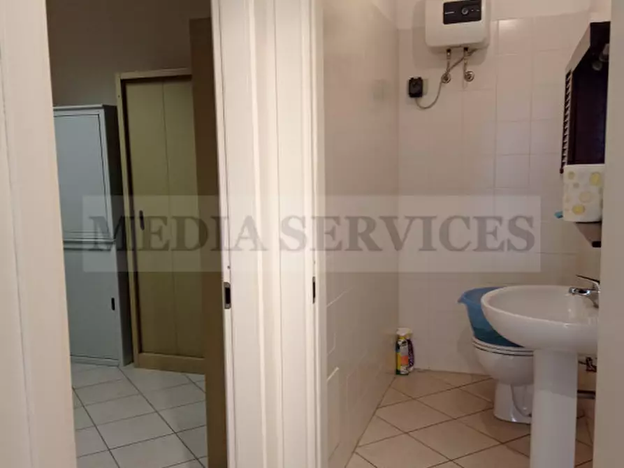 Immagine 12 di Negozio in affitto  in via Salvadeo, 12 a Tromello