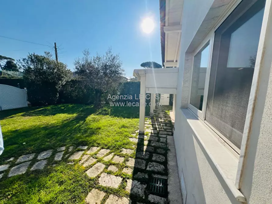 Immagine 5 di Villa in affitto  a Forte Dei Marmi