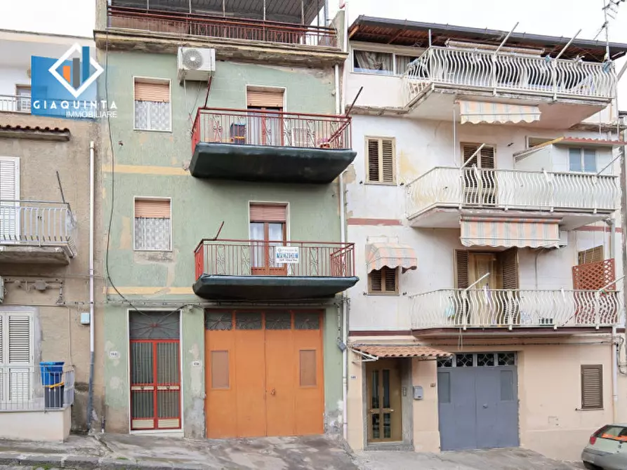 Immagine 2 di Casa indipendente in vendita  in via Vittorio Veneto n.152 a Ramacca
