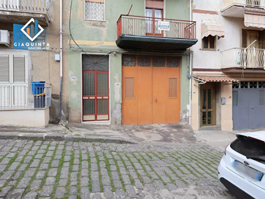 Immagine 18 di Casa indipendente in vendita  in via Vittorio Veneto n.152 a Ramacca