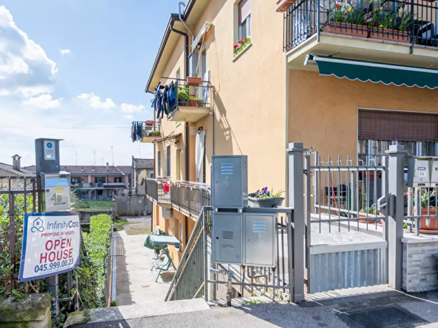 Immagine 1 di Appartamento in vendita  in Via Dolci a Peschiera Del Garda