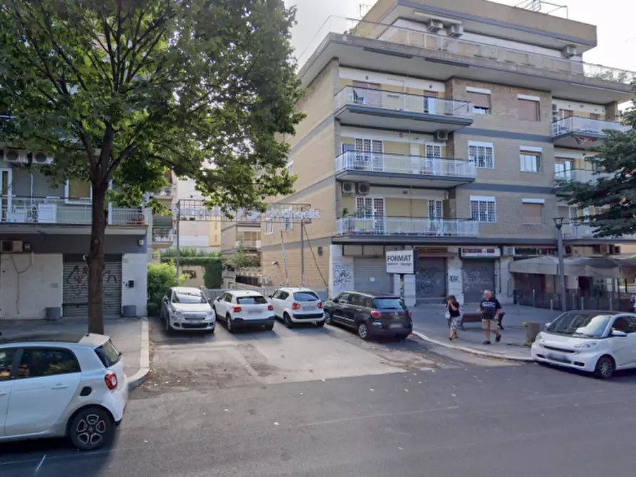Immagine 1 di Garage in vendita  in viale dei colli portuensi a Roma