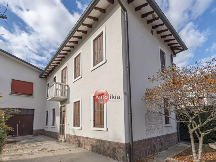 Immagine 1 di Casa bifamiliare in vendita  in Viale Italia a Creazzo