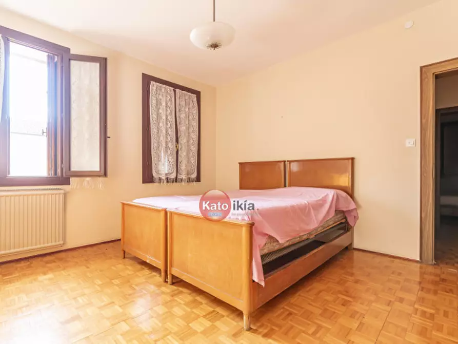 Immagine 11 di Casa bifamiliare in vendita  in Viale Italia a Creazzo