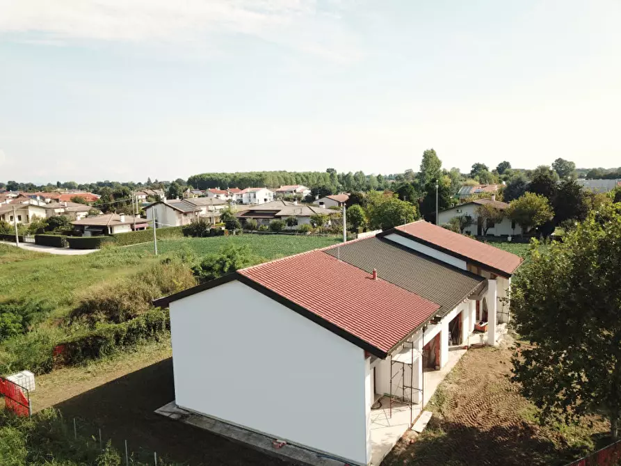 Immagine 1 di Casa bifamiliare in vendita  a Resana