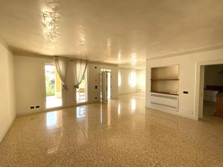 Immagine 12 di Villa in vendita  a San Giorgio In Bosco