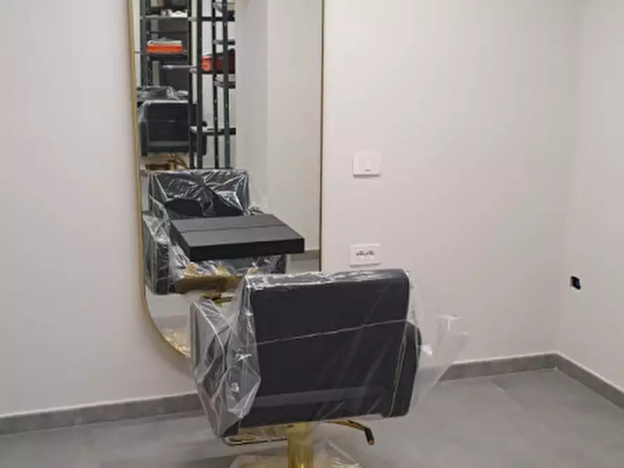 Immagine 7 di Attività commerciale in affitto  in PIAZZA FERRUCCI a Firenze