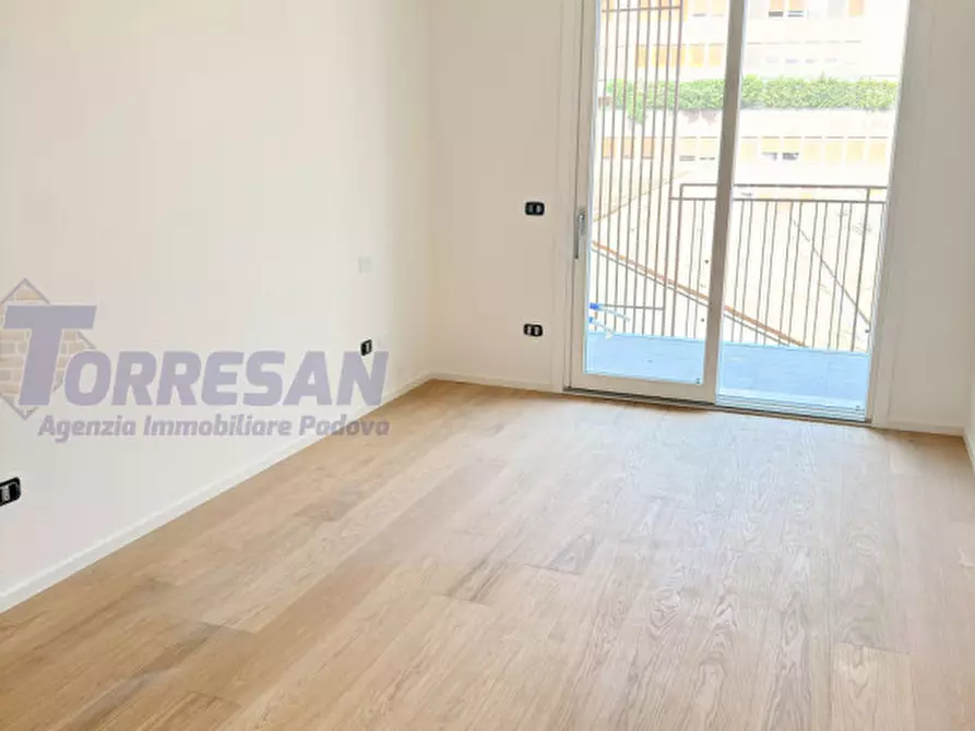 Immagine 1 di Appartamento in vendita  in via savonarola a Padova