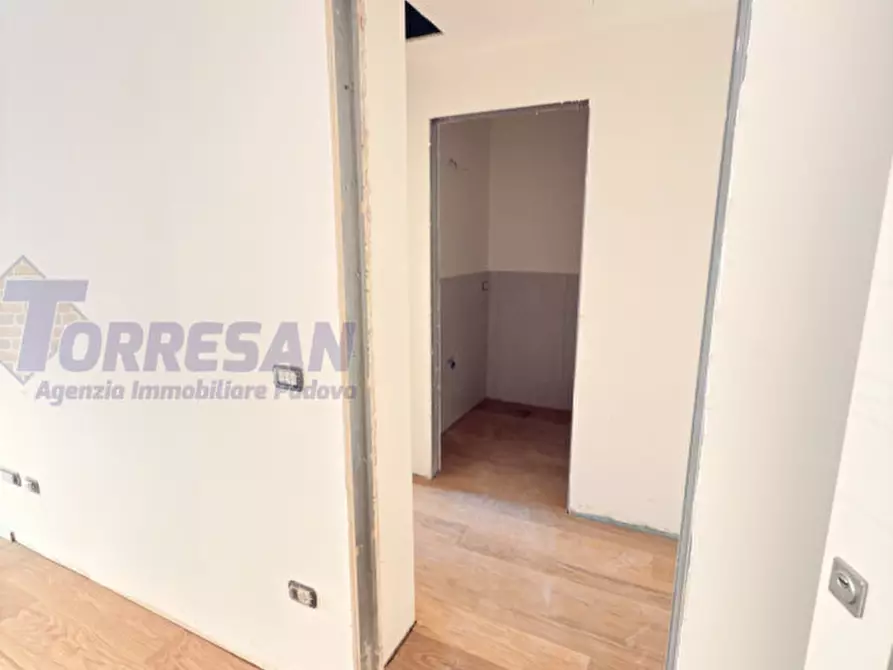 Immagine 2 di Appartamento in vendita  in via savonarola a Padova