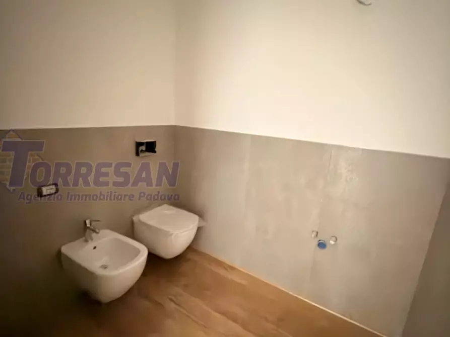 Immagine 9 di Appartamento in vendita  in via savonarola a Padova