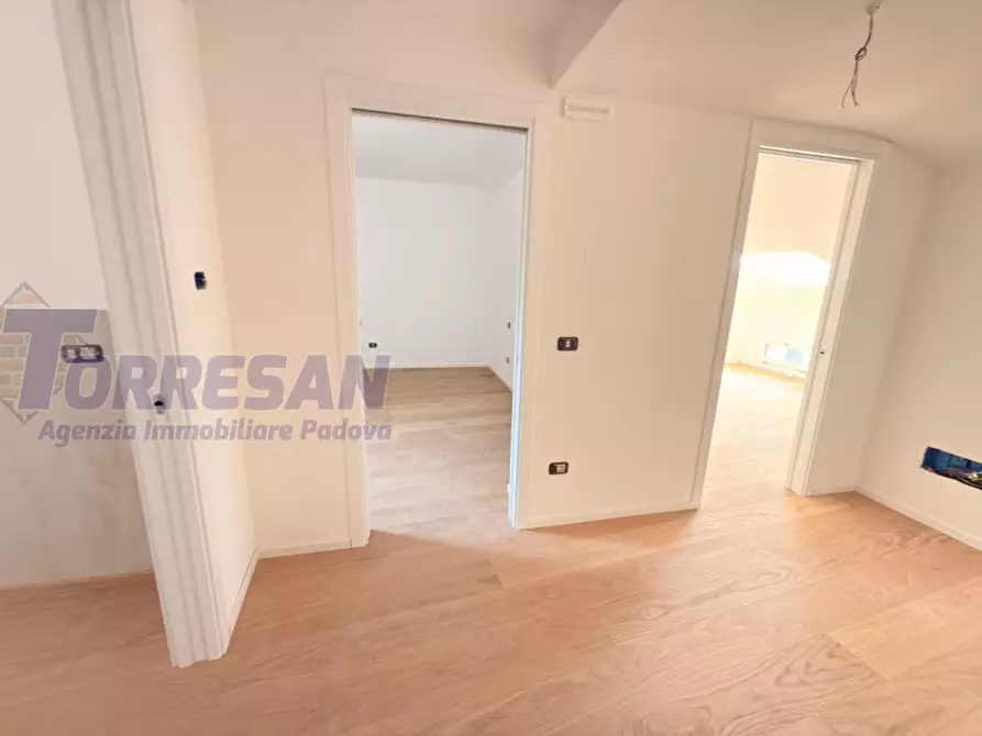 Immagine 1 di Appartamento in vendita  in via savonarola a Padova