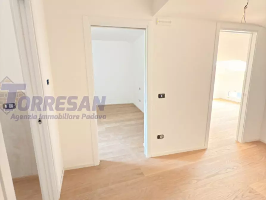 Immagine 2 di Appartamento in vendita  in via savonarola a Padova