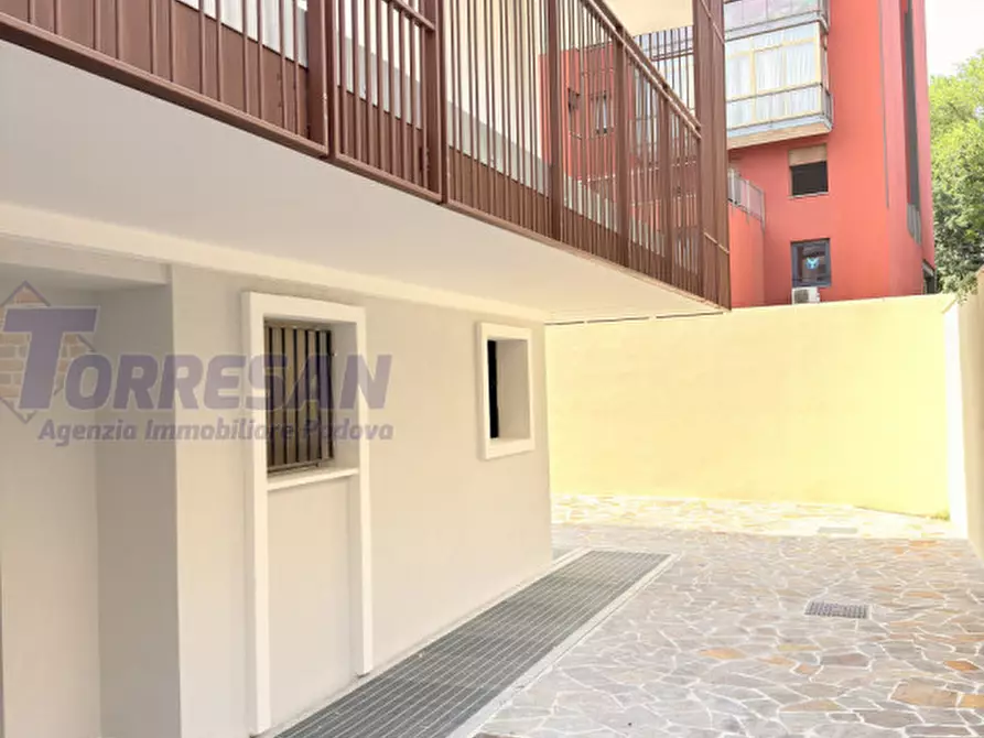 Immagine 11 di Appartamento in vendita  in via savonarola a Padova