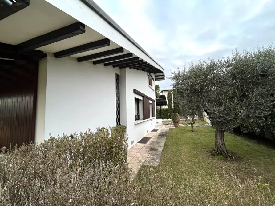 Immagine 6 di Villa in vendita  a Bassano Del Grappa
