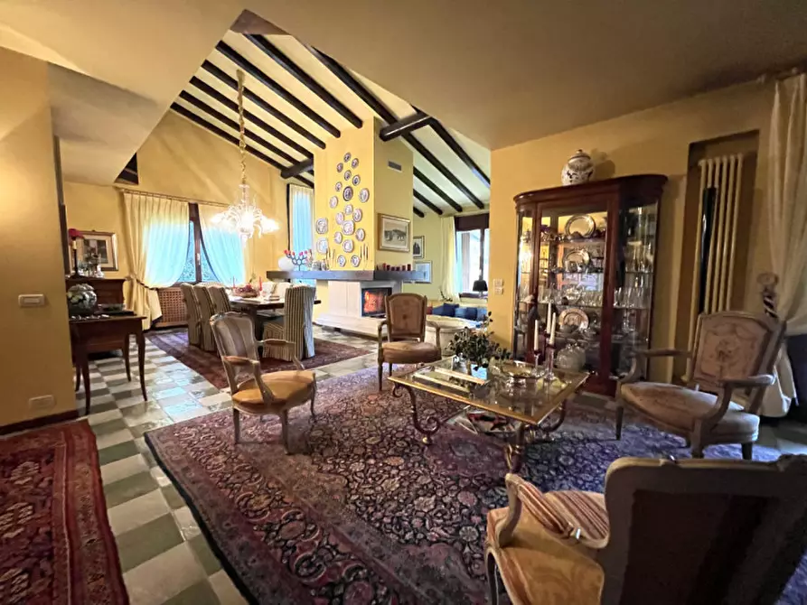 Immagine 8 di Villa in vendita  a Bassano Del Grappa